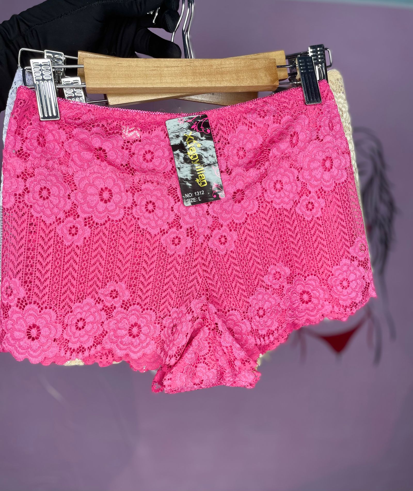 Culotte en dentelle rose