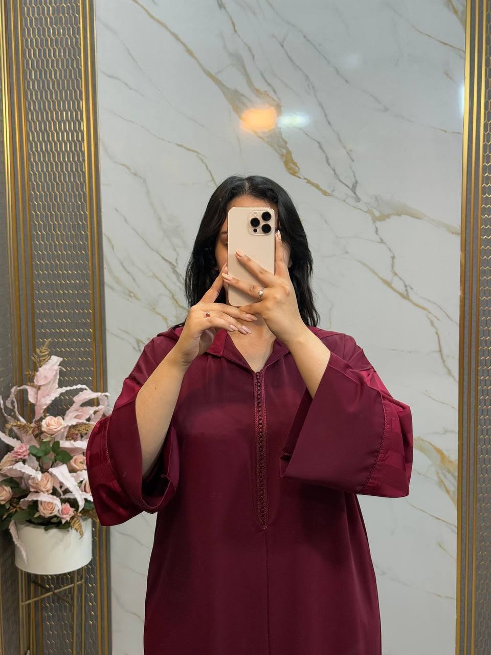 Robe longue  avec capuche et détails satinés — photo 10
